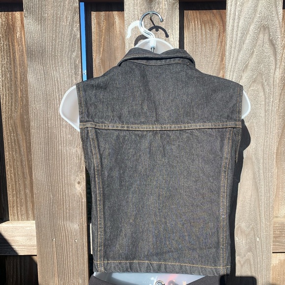 Watch L.A. /
Sleeveless Denim Vest - Picture 5 of 6